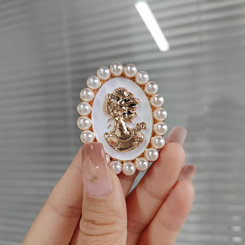 Exquisite Women‘s Brooch Crystal Snowflake Lapel Pins for Men Blue CZ Rhinestone Suit Clothes Badge Luxury Jewelry Accessories