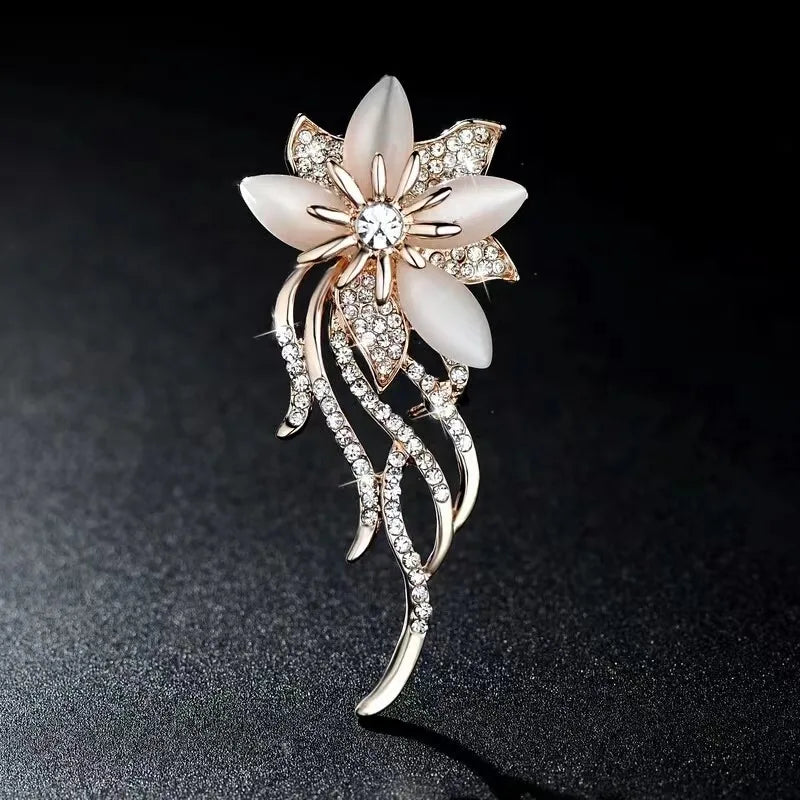 Exquisite Women‘s Brooch Crystal Snowflake Lapel Pins for Men Blue CZ Rhinestone Suit Clothes Badge Luxury Jewelry Accessories