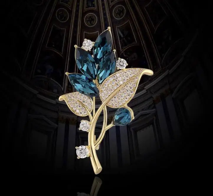 Exquisite Women‘s Brooch Crystal Snowflake Lapel Pins for Men Blue CZ Rhinestone Suit Clothes Badge Luxury Jewelry Accessories