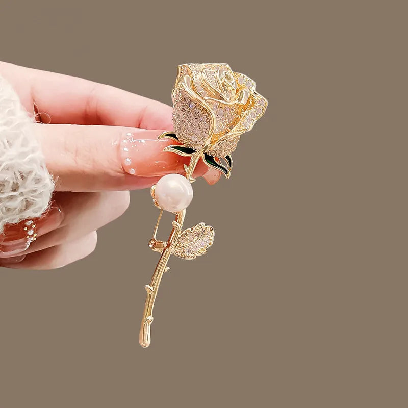 Exquisite Women‘s Brooch Crystal Snowflake Lapel Pins for Men Blue CZ Rhinestone Suit Clothes Badge Luxury Jewelry Accessories