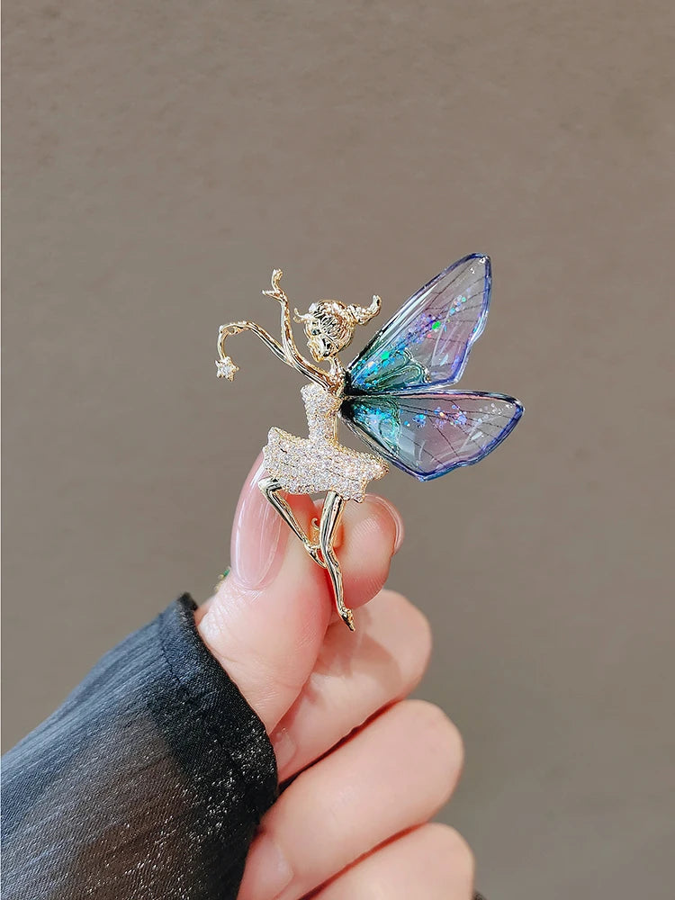 Exquisite Women‘s Brooch Crystal Snowflake Lapel Pins for Men Blue CZ Rhinestone Suit Clothes Badge Luxury Jewelry Accessories