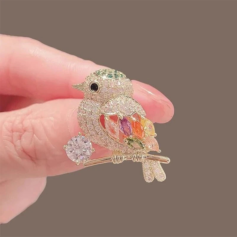 Exquisite Women‘s Brooch Crystal Snowflake Lapel Pins for Men Blue CZ Rhinestone Suit Clothes Badge Luxury Jewelry Accessories