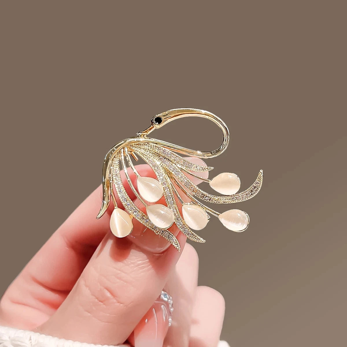 Exquisite Opal Wheat Ear Rhinestone Brooches for Women Crystal Cat’s Eye Stone Pins Suit Clothes Luxury Jewelry Accessories
